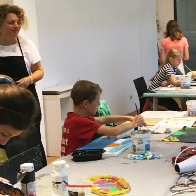 Acryl malen Kinder im Atelier