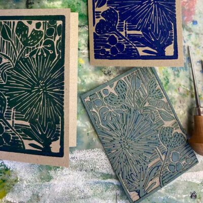 Linoldruck Blumenmotiv und Werkzeug