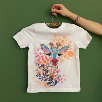 T-Shirt mit Acrylmarkern gemalt